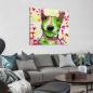 Preview: Das Bild von Bärbel hängt in einem Wohnzimmer an der Wand. davor steht ein großes, graues Sofa mit vielen grauen und petrol-farbenen Kissen. Im Vordergrund steht ein runder, brauner Couchtisch