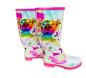 Preview: Gummistiefelpaar stehen neben einander auf einer Palette, im Hintergrund sind Blumen zu sehen. Die Gummistiefel sind bunt, mit vielen Farbflecken, Sternen und dem Hundemotiv Hazel, welches in Digitaler Popart gezeichnet wurde. Es ist komplett bunt und in