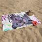 Preview: Strandtuch, Badetuch, Saunatuch mit buntem Hundemotiv in digitaler Popart mit Hunde Motiv Mäusi