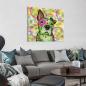 Preview: Bild von dem Hund Tyson. Es hängt an einer Wand, davor steht ein großes graues Sofa mit vielen grauen und türkisen Kissen