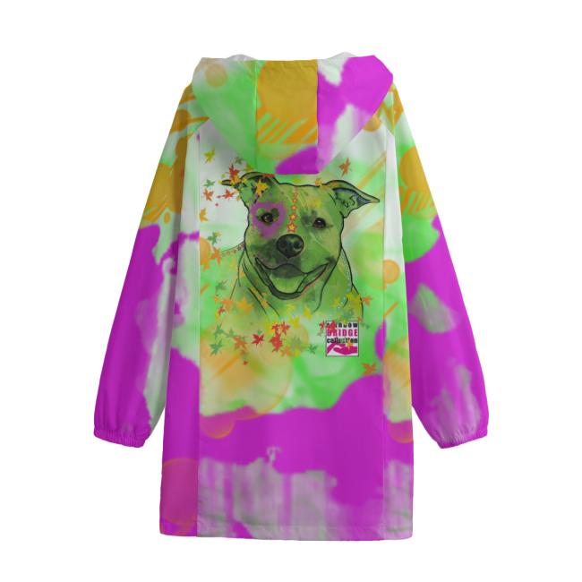 Regenjacke mit Hundemitiv von hinten