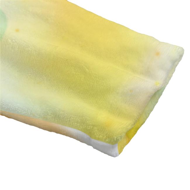 Entdecke deinen neuen Lieblings-Bademantel! Mit dem bunten Hundemotiv Kiki, super softem Flanell und einer gemütlichen Kapuze bist du nach dem Schwimmen, Baden oder Saunagang perfekt eingekuschelt. Stylisch, bequem und einfach zum Verlieben – gönn dir den