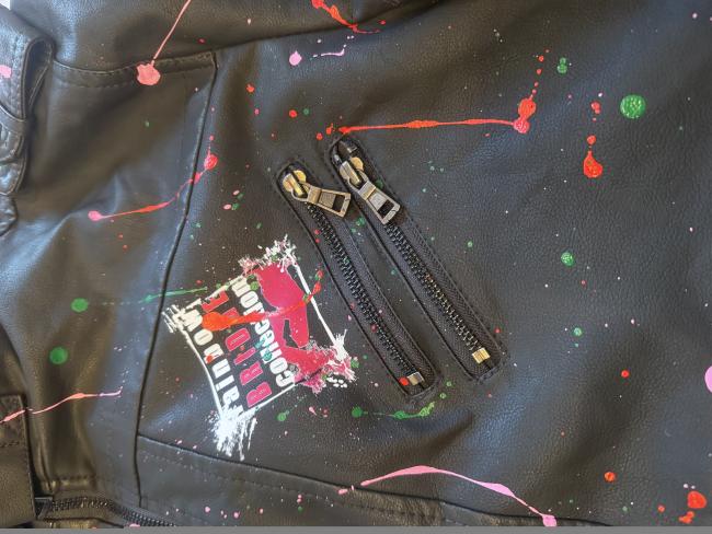 Preview: Lederjacke mit Lieblingsmotiv von RBC -Kunstlederjacke, Größe S-3XL, Unikat, Bunt, mit Kaputze, Hundemotiv, bedruckte Ärmel