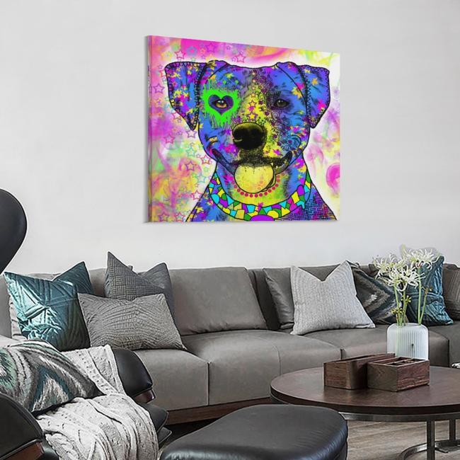 Preview: Bild "Tayra" Preview: Das Hundebild Tayra hängt an einer Wand, davor steht ein großes, graues Sofa mit vielen grauen und türkisen Sofakissen