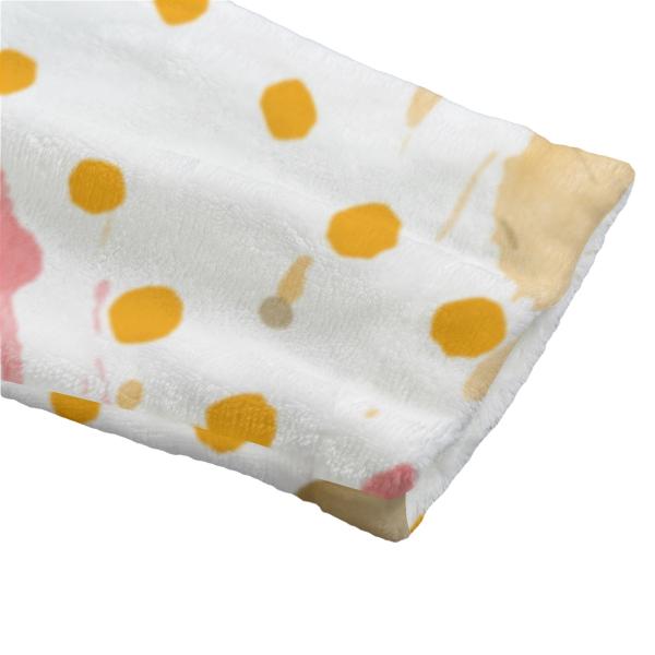 Entdecke deinen neuen Lieblings-Bademantel! Mit dem bunten Hundemotiv Hexe, super softem Flanell und einer gemütlichen Kapuze bist du nach dem Schwimmen, Baden oder Saunagang perfekt eingekuschelt. Stylisch, bequem und einfach zum Verlieben – gönn dir den
