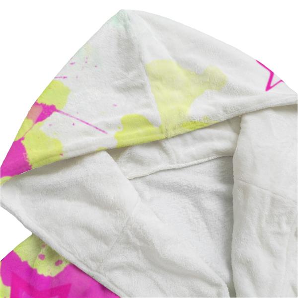 Entdecke deinen neuen Lieblings-Bademantel! Mit bunten Hundemotiven, super softem Flanell und einer gemütlichen Kapuze bist du nach dem Schwimmen, Baden oder Saunagang perfekt eingekuschelt. Stylisch, bequem und einfach zum Verlieben – gönn dir den Bunten