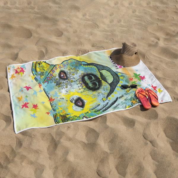 Strandtuch, Badetuch, Saunatuch mit buntem Hundemotiv in digitaler Popart mit Hunde Motiv Kiki