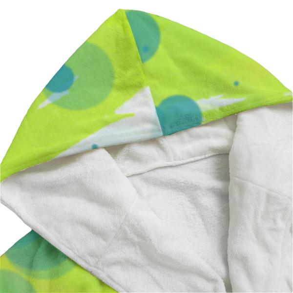 Entdecke deinen neuen Lieblings-Bademantel! Mit dem acbunten Hundemotiv Motte2, super softem Flanell und einer gemütlichen Kapuze bist du nach dem Schwimmen, Baden oder Saunagang perfekt eingekuschelt. Stylisch, bequem und einfach zum Verlieben – gönn dir