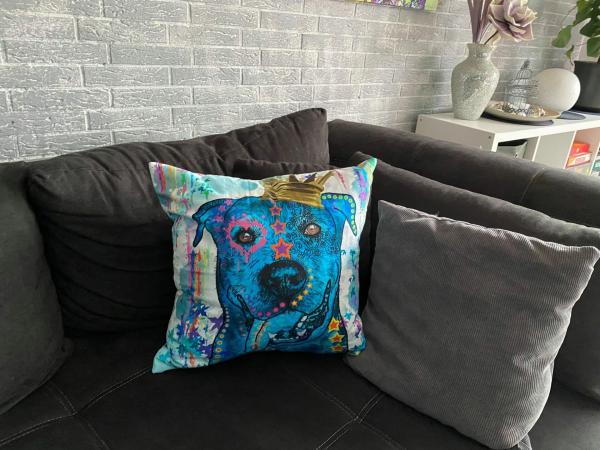 Weiches, bequemes Sofakissen, mit bunten Hundemotiven, American Staffordshire Terrier, AmStaff, Staff, Staffi, Pitbull, Piti, Pitbullterrier